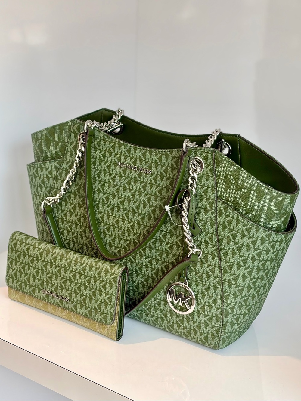 Michael Kors Jet Set Travel Chain Shoulder Bag Tote with Matching Wallet